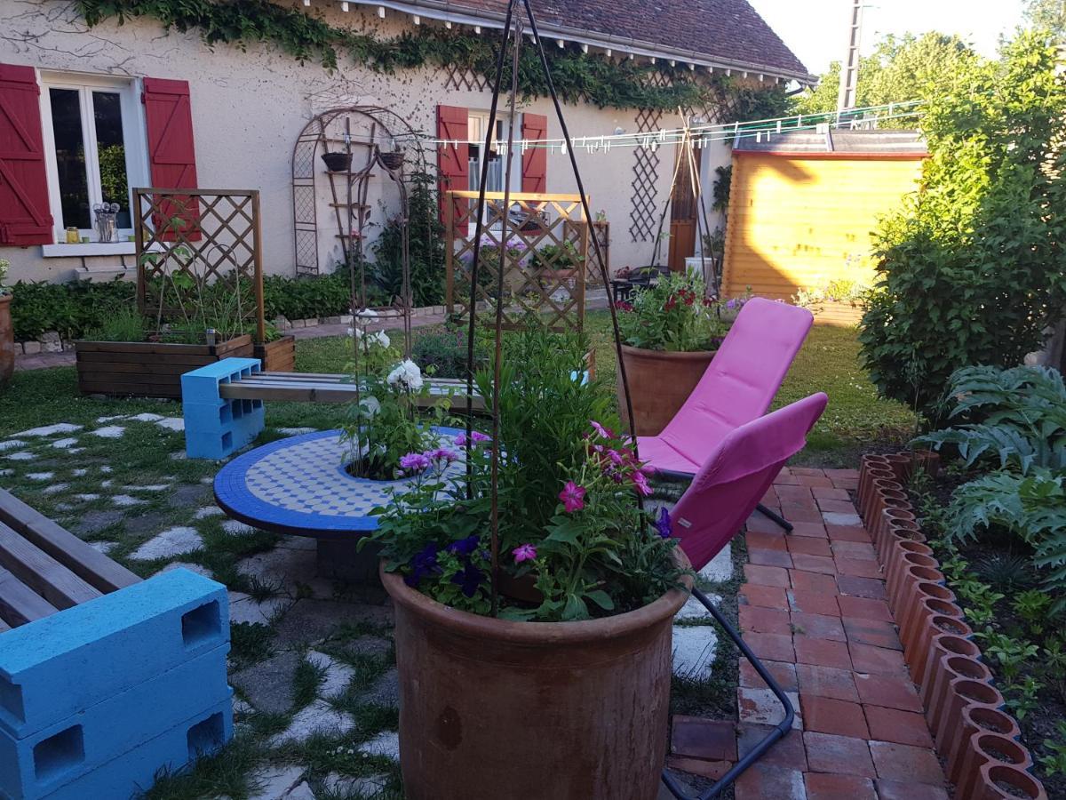 L'intervalle des 18 châteaux Saint-Georges-sur-Cher Exterior foto
